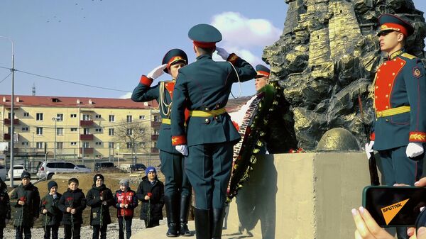 День воина-интернационалиста в Южной Осетии отметили митингом и возложением цветов - Sputnik Южная Осетия