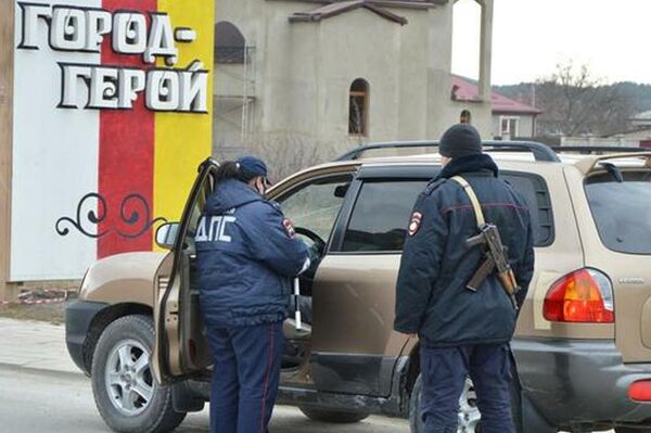 Сотрудники Госавтоинспекции проводят рейды на дорогах - Sputnik Южная Осетия