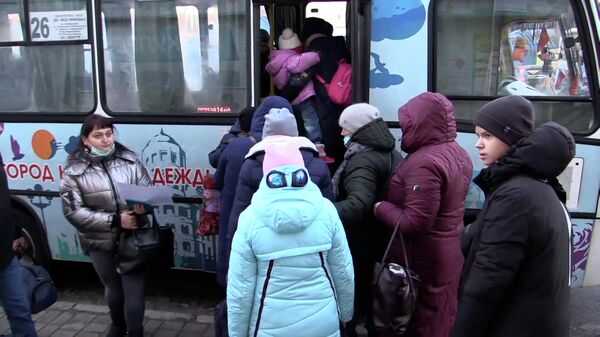 Жители Донбасса благодарят Россию за возможность эвакуироваться 
 - Sputnik Южная Осетия