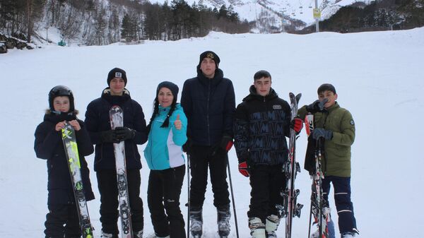 Дети-сироты из Знаурского района посетили горнолыжный курорт Цей - Sputnik Южная Осетия