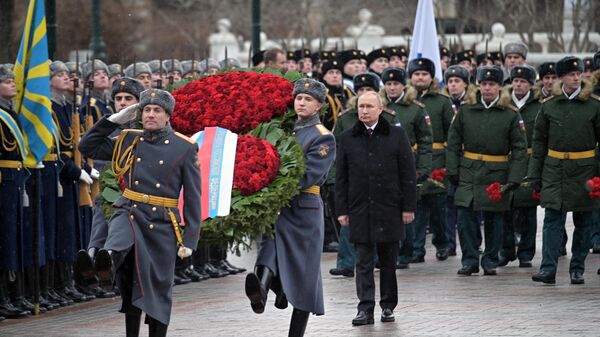 Владимир Путин возложил цветы к Могиле Неизвестного Солдата - Sputnik Южная Осетия