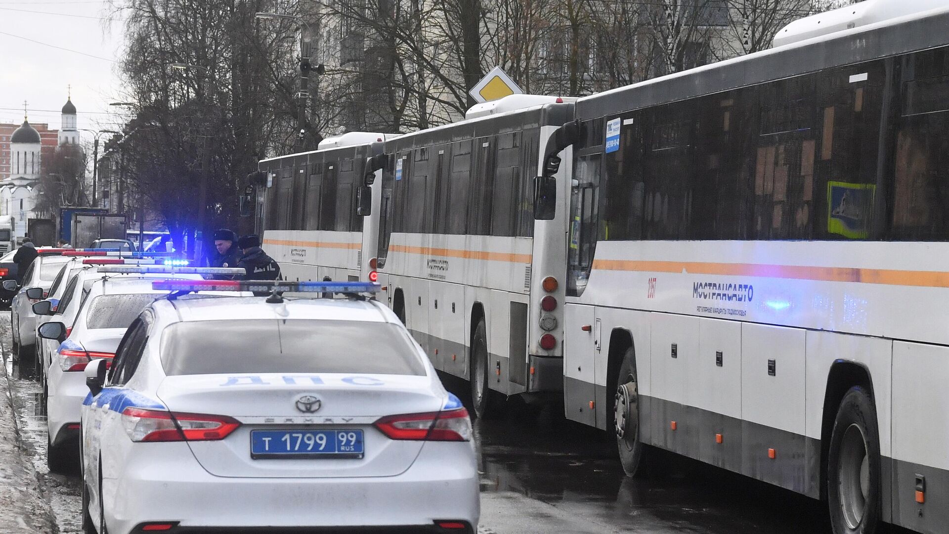 Автобусы для эвакуированных жителей ДНР и ЛНР - Sputnik Южная Осетия, 1920, 25.02.2022