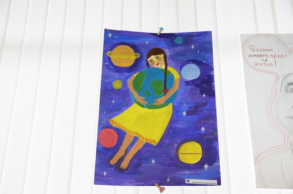 Выставка по итогам конкурса детского рисунка Ребенок и право - Sputnik Южная Осетия