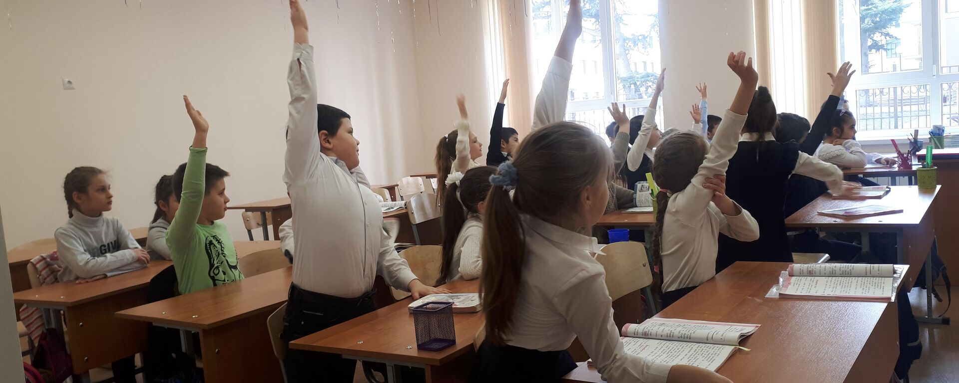 Дети из Донбасса на уроке в третьей цхинвальской школе  - Sputnik Южная Осетия, 1920, 01.03.2022