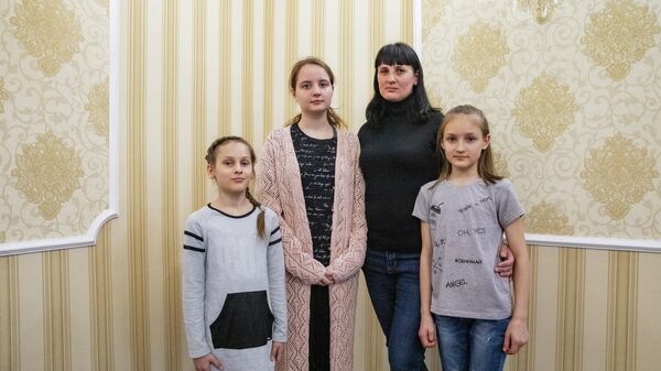 Александра Сергеева с детьми - Sputnik Южная Осетия