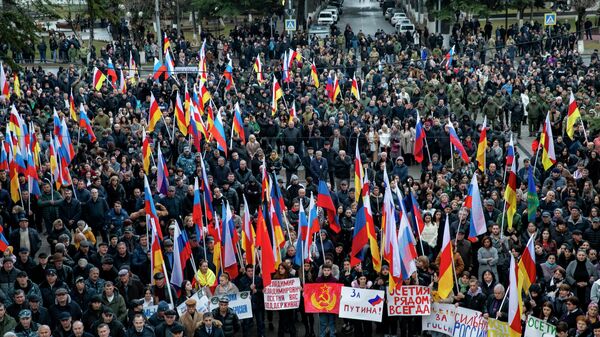Митинг в столице Южной Осетии в поддержку спецоперации России по защите Донбасса  - Sputnik Южная Осетия