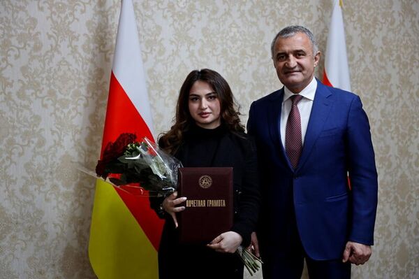 Награждение сотрудниц ведомств Южной Осетии в преддверии 8 Марта - Sputnik Южная Осетия