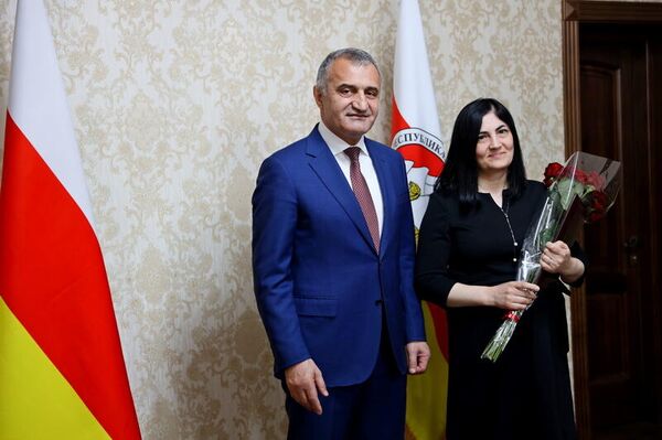 Награждение сотрудниц ведомств Южной Осетии в преддверии 8 Марта - Sputnik Южная Осетия