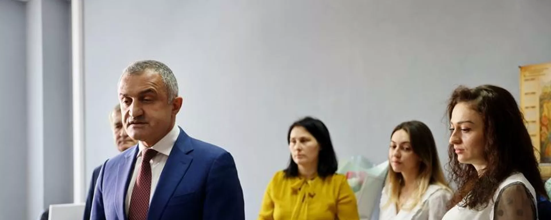 Анатолий Бибилов вручил первые СНИЛСы жителям Южной Осетии - Sputnik Южная Осетия, 1920, 05.03.2022
