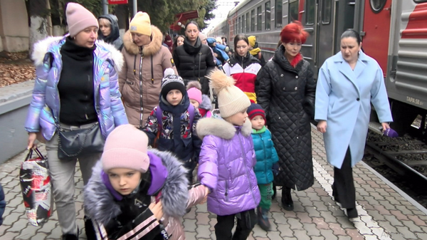 Северная Осетия приняла вторую группу беженцев из Донбасса - Sputnik Южная Осетия
