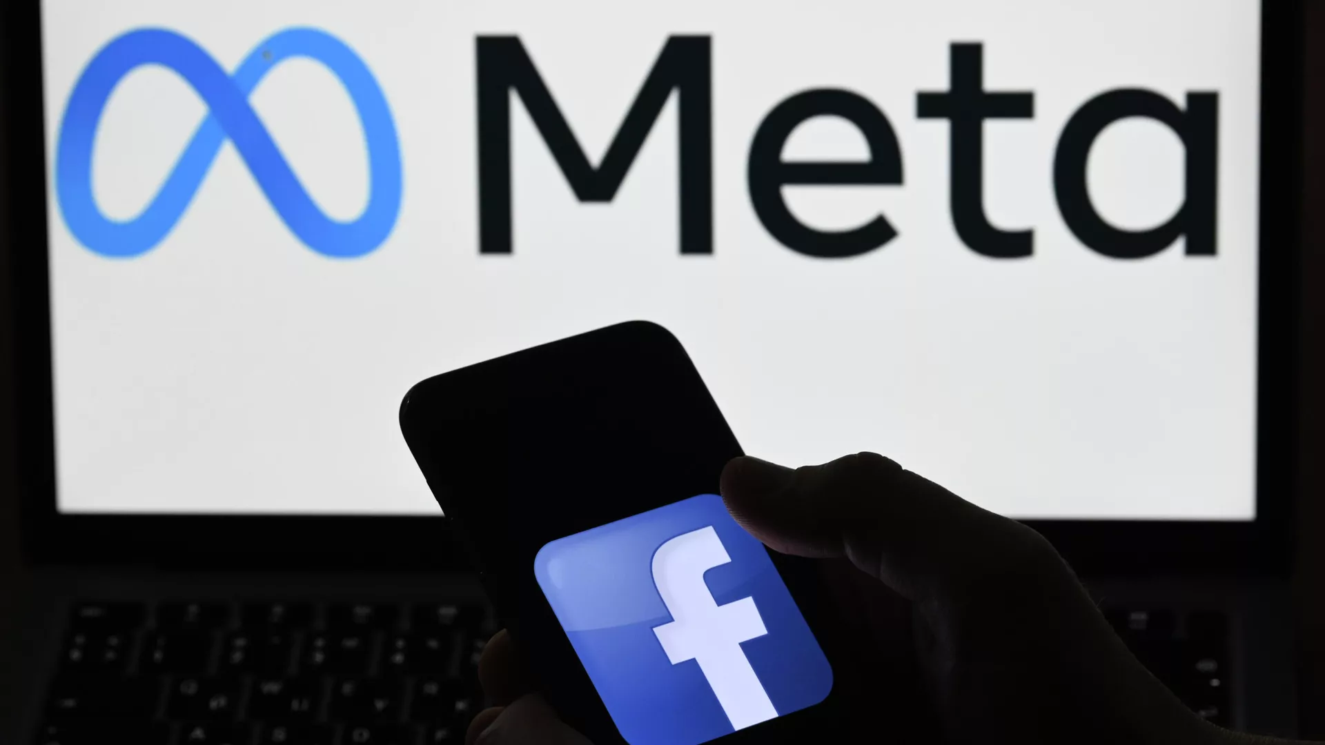 Логотипы компании Facebook и Meta