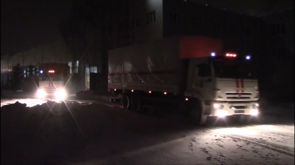 МЧС России за двое суток доставило более 330 тонн гумпомощи жителям Донбасса и Украины - Sputnik Южная Осетия