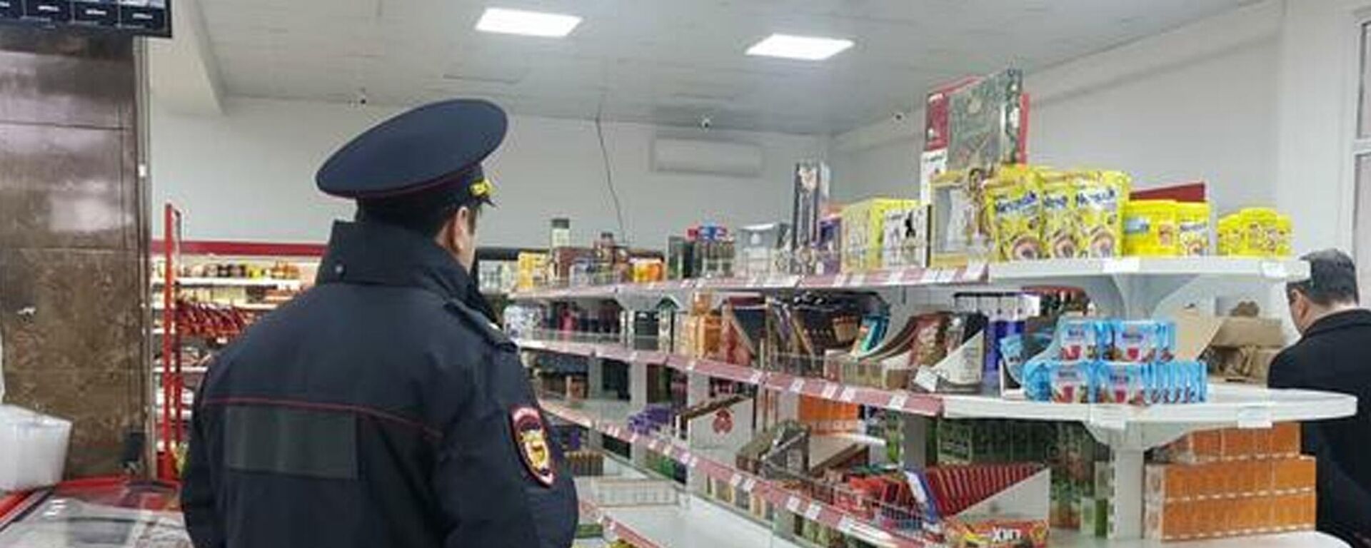 Сотрудники УБЭП проводят мониторинг цен в магазинах и аптеках республики - Sputnik Южная Осетия, 1920, 15.03.2022