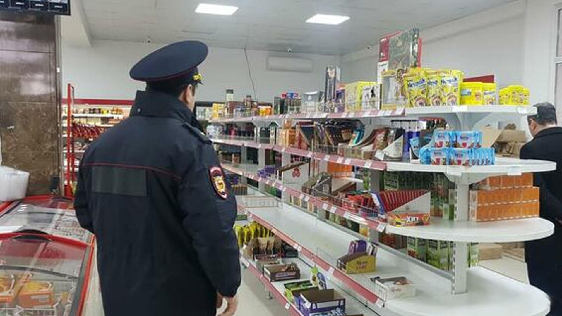 Сотрудники УБЭП проводят мониторинг цен в магазинах и аптеках республики - Sputnik Южная Осетия, 1920, 15.03.2022