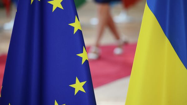 Флаги Украины и Европейского Союза. - Sputnik Южная Осетия