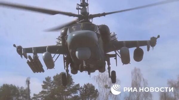 Видео уничтожения укреплённого опорного пункта украинских националистов вертолетами - Sputnik Южная Осетия