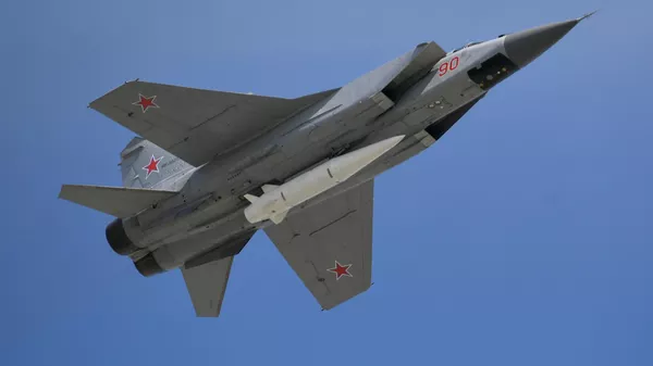 Многоцелевой истребитель МиГ-31 с гиперзвуковой ракетой Кинжал. Архивное фото  - Sputnik Южная Осетия