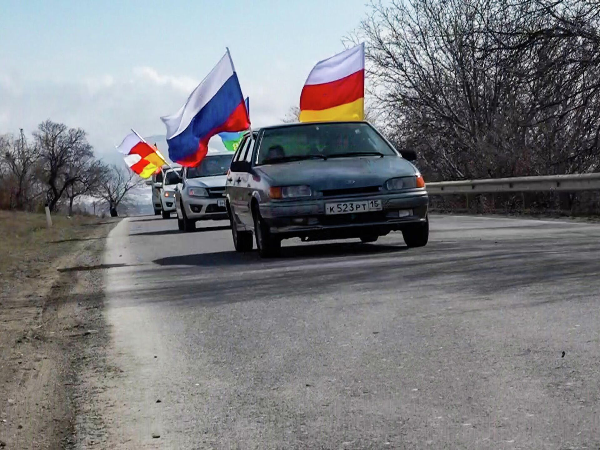 Южная Осетия и ЛНР. Осетинский флаг на заставку. Покажи границу Северной Осетии и России. Южная осетия поддержала