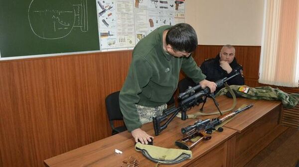 Сотрудники МВД совершенствуют навыки владения табельным оружием - Sputnik Южная Осетия