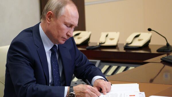 Президент РФ В. Путин провел в режиме видеоконференции рабочую встречу с О. Мельниченко - Sputnik Южная Осетия