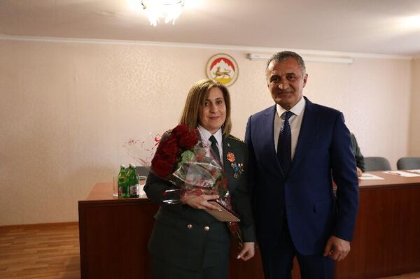Президент Анатолий Бибилов наградил сотрудников Контрольно-счетной палаты - Sputnik Южная Осетия