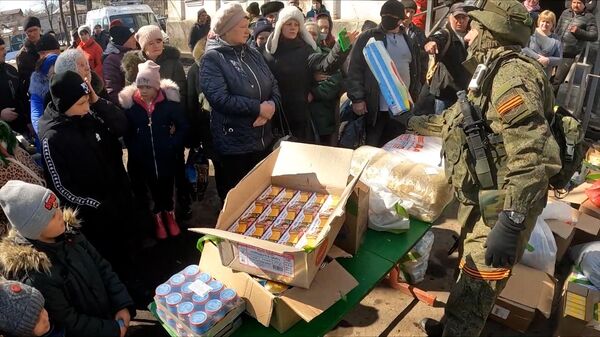 Спасибо, что заботитесь о нас!: российские военные доставили еду и лекарства на Украину - Sputnik Южная Осетия