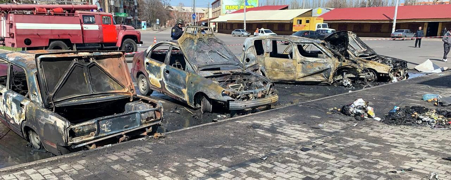 Сгоревшие автомобили возле вокзала в Краматорске - Sputnik Южная Осетия, 1920, 08.04.2022