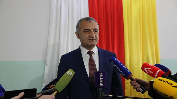 Анатолий Бибилов на выборах президента Южной Осетии 2022 - Sputnik Южная Осетия
