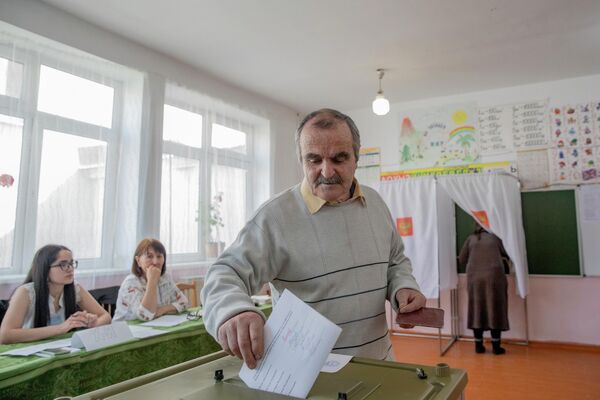 В Южной Осетии большую активность проявляют избиратели в селах, отметили наблюдатели - Sputnik Южная Осетия