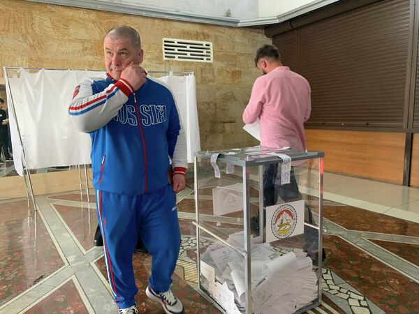 Голосование по выборам президента Южной Осетии во Владикавказе - Sputnik Южная Осетия