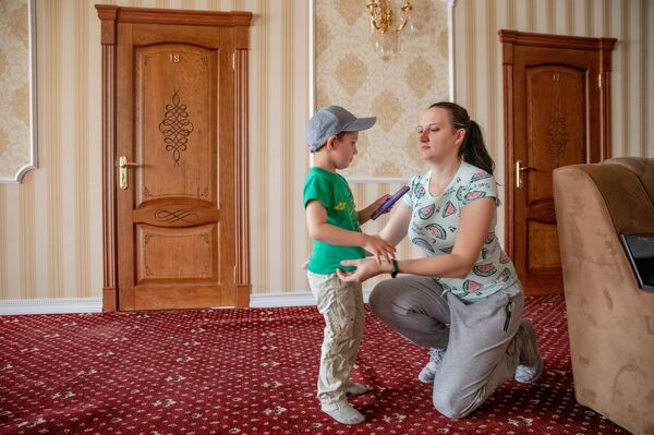 Жители Донбасса в гостинице Виктория в Цхинвале - Sputnik Южная Осетия