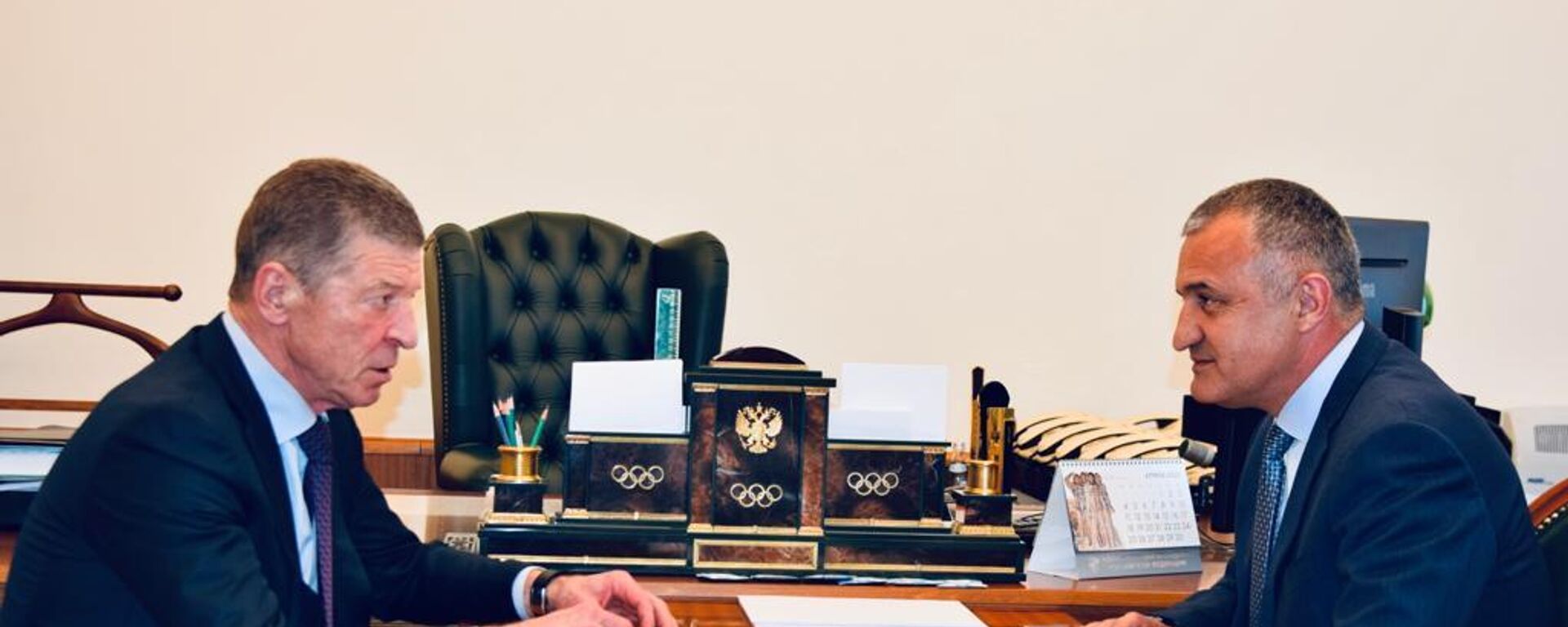 Встреча главы Южной Осетии Анатолия Бибилова с замруководителя администрации президента РФ Дмитрием Козаком - Sputnik Южная Осетия, 1920, 20.04.2022
