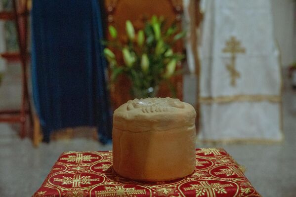 Артос - это хлеб,  приготовляемый на закваске, освящаемый в первый день Пасхи и  раздаваемый народу в субботу. - Sputnik Южная Осетия
