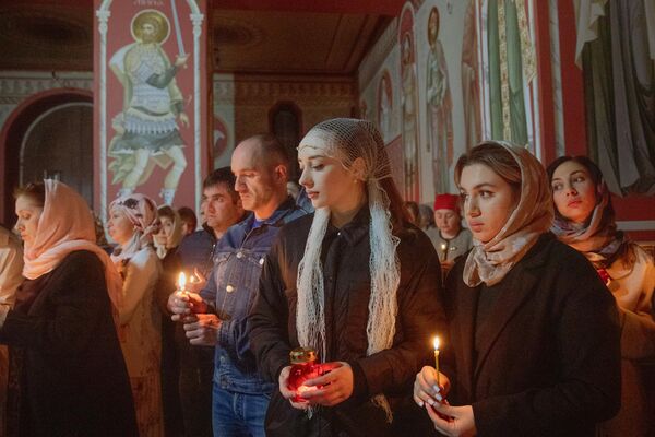 Праздничное богослужение в храме Пресвятой Троицы  - Sputnik Южная Осетия