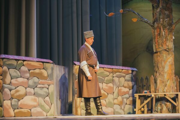Пьеса несколько раз была поставлена на сцене Осетинского театра во Владикавказе – в 50-х и 90-х годах прошлого века. - Sputnik Южная Осетия