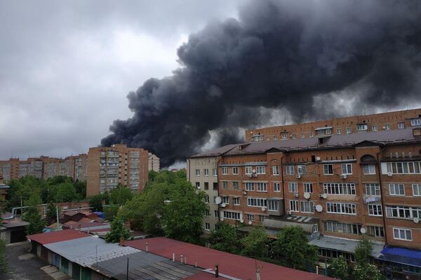 Дым от пожара на рынке Викалина во Владикавказе - Sputnik Южная Осетия