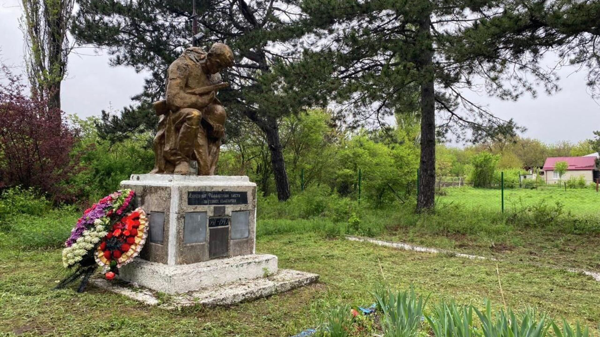 Памятник павшим в Великой Отечественной войне в селе Уелит - Sputnik Южная Осетия, 1920, 09.05.2022