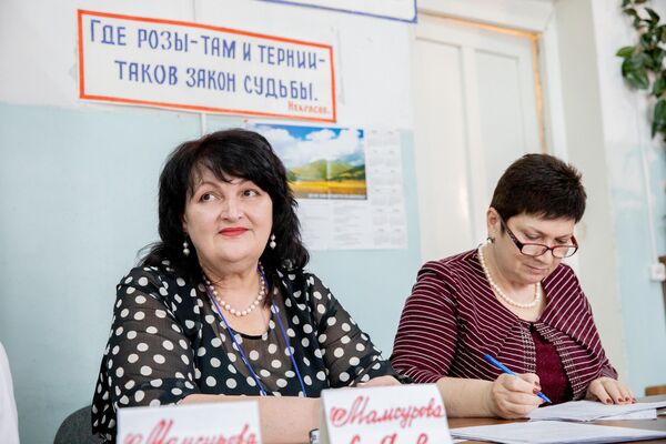 Члены участковой избирательной комиссии.  - Sputnik Южная Осетия