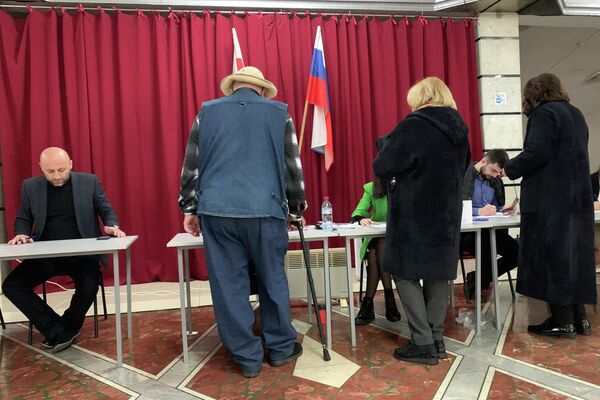 Голосование на выборах президента Южной Осетии на участках во Владикавказе - Sputnik Южная Осетия