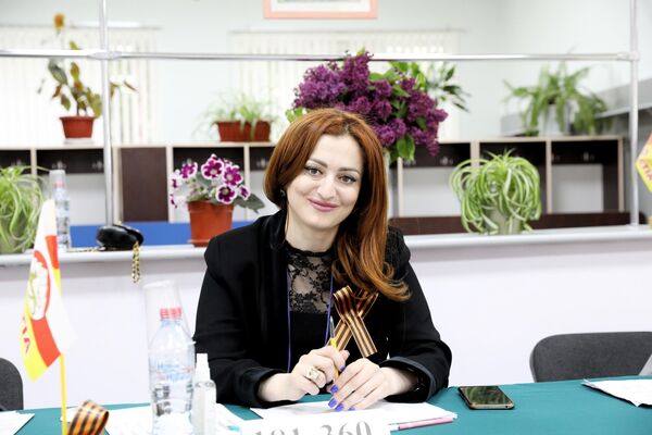 В день голосования открылись 76 избирательных участков, два из них в Северной Осетии, по одному — в Москве и Сухуме. - Sputnik Южная Осетия