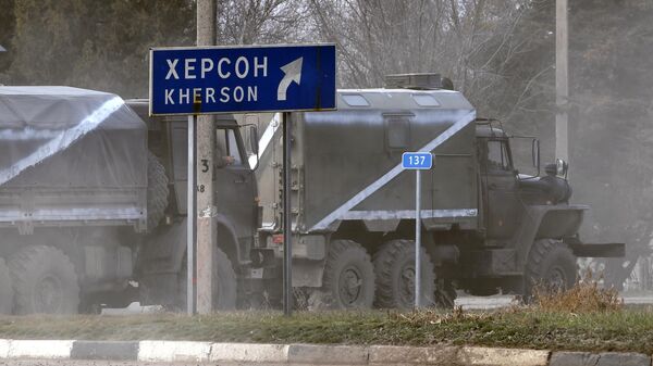 Колонна военной техники ВС РФ в окрестностях Херсона. - Sputnik Южная Осетия