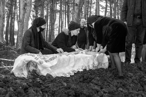 Похороны Фатимы Качмазовой - Sputnik Южная Осетия