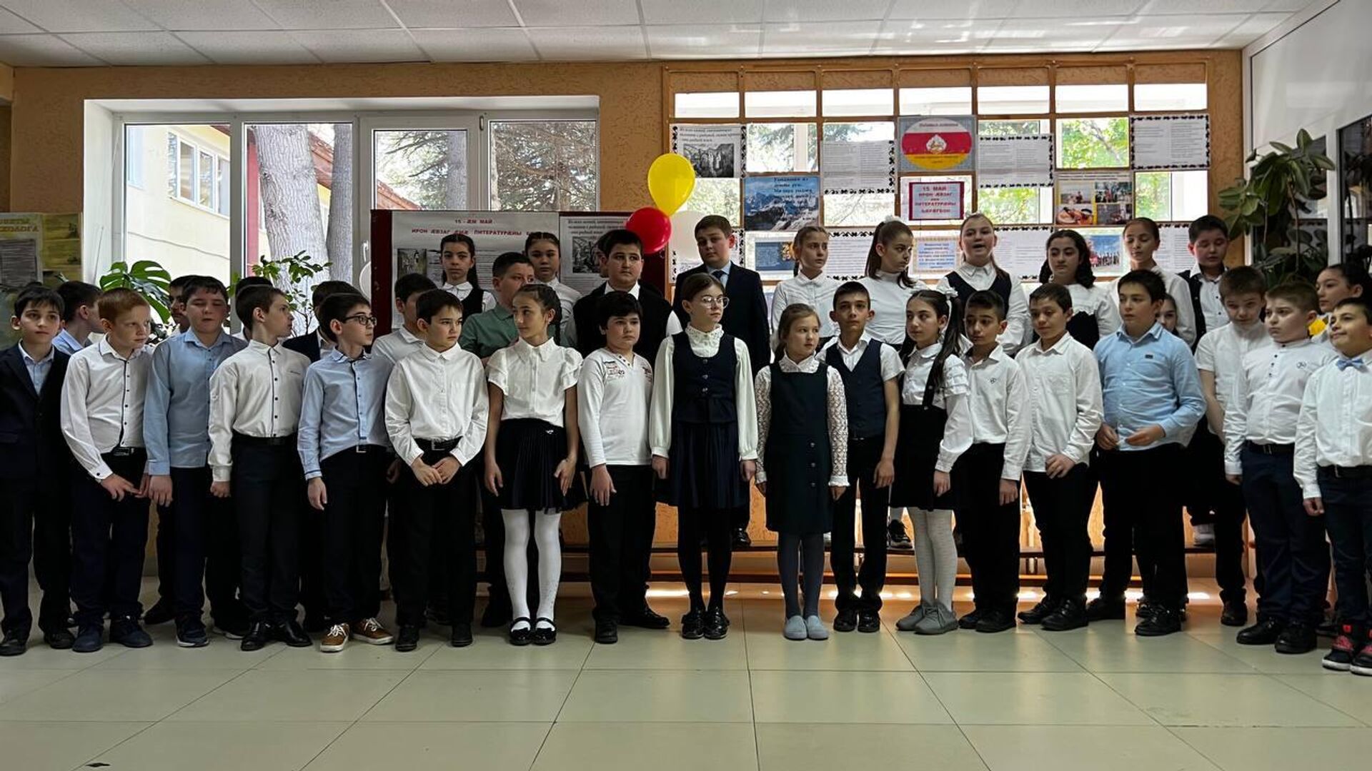 В гимназии Альбион отметили День осетинского языка - Sputnik Южная Осетия, 1920, 14.05.2022