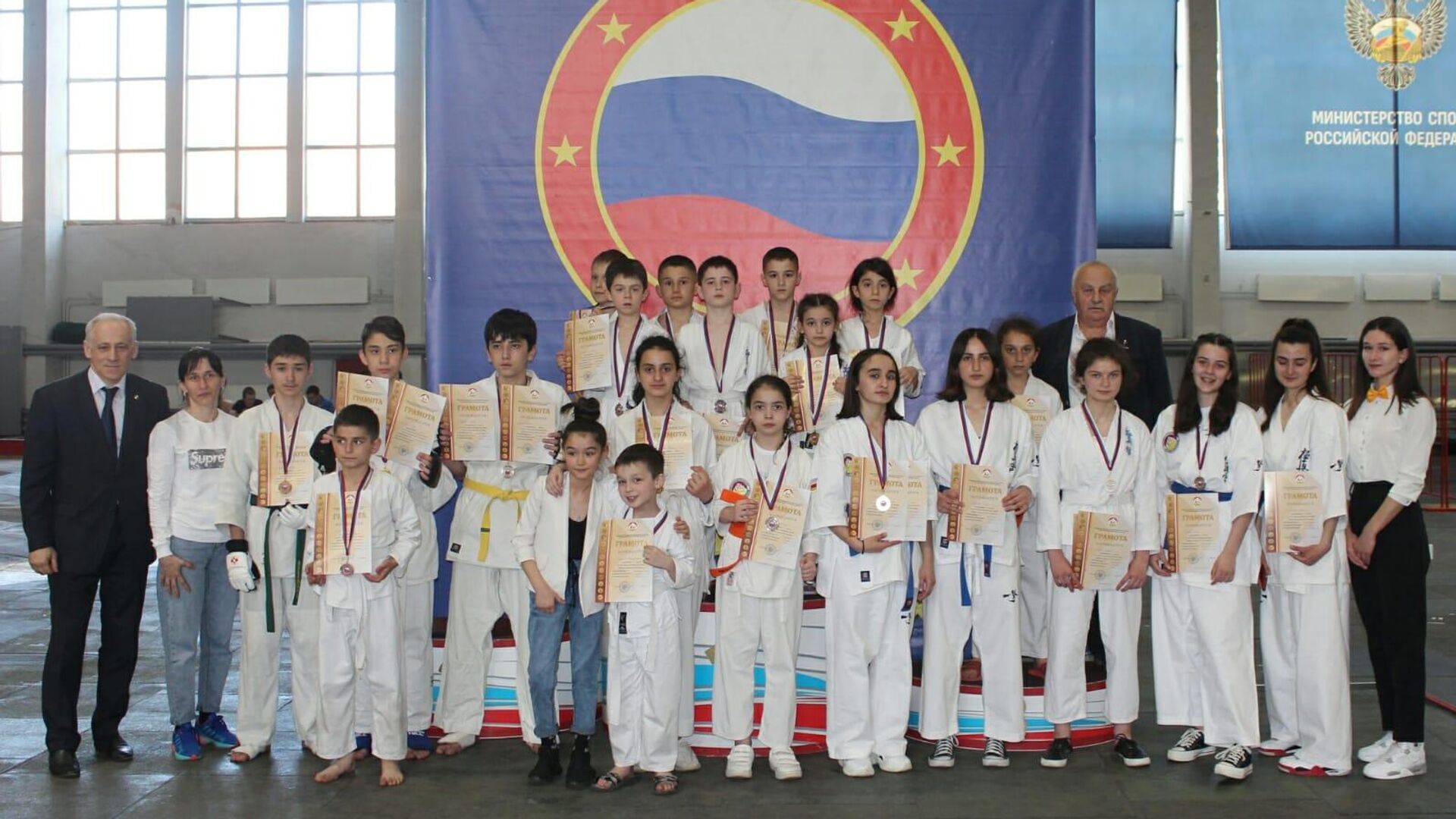 Юные каратисты из Цхинвала привезли 14 медалей с юношеских игр боевых искусств Северной Осетии - Sputnik Южная Осетия, 1920, 17.05.2022