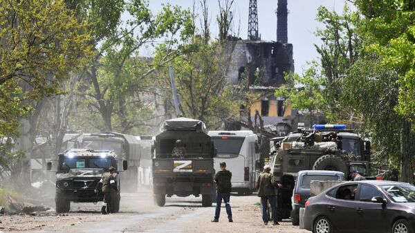Вывоз сдавшихся в плен украинских военных и боевиков с Азовстали - Sputnik Южная Осетия