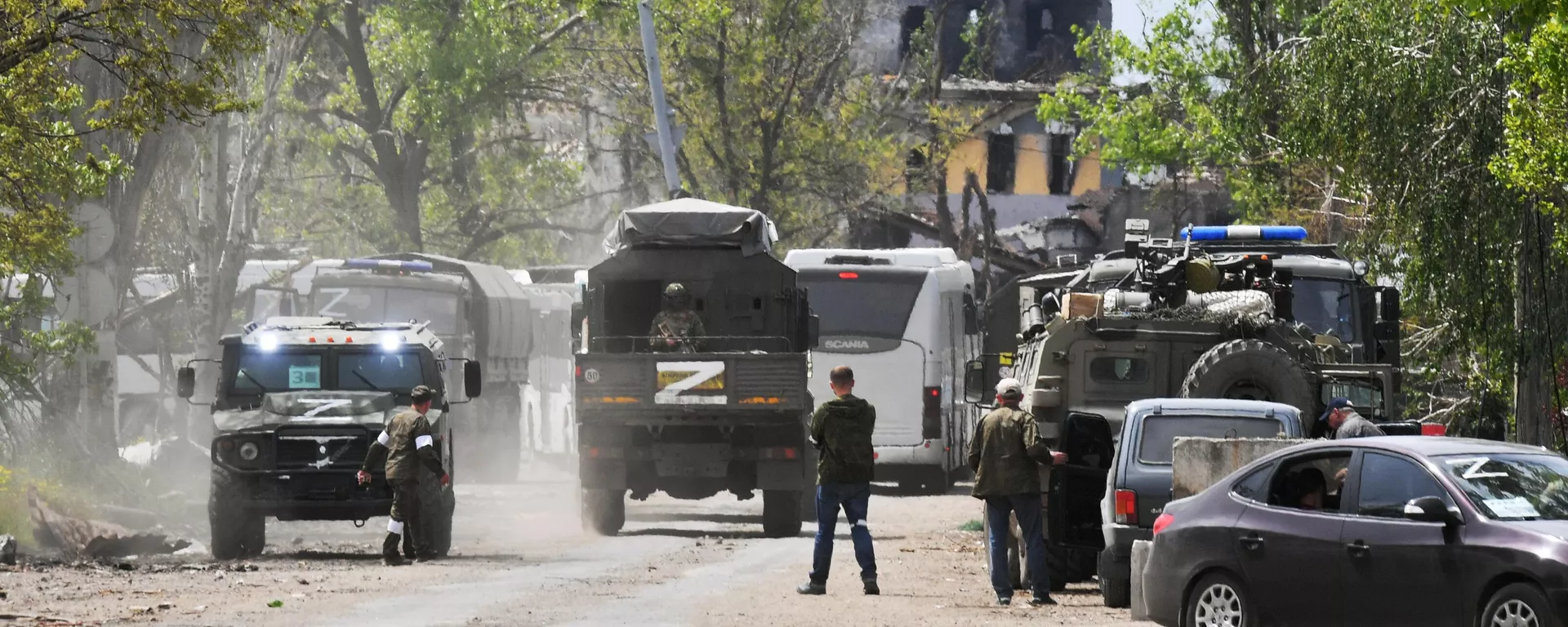 Вывоз сдавшихся в плен украинских военных и боевиков с Азовстали - Sputnik Южная Осетия, 1920, 18.05.2022