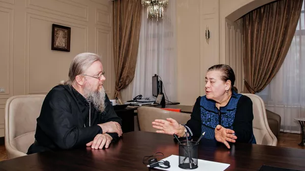 Лариса Гергиева и архиепископ Владикавказский и Аланский Герасим - Sputnik Южная Осетия