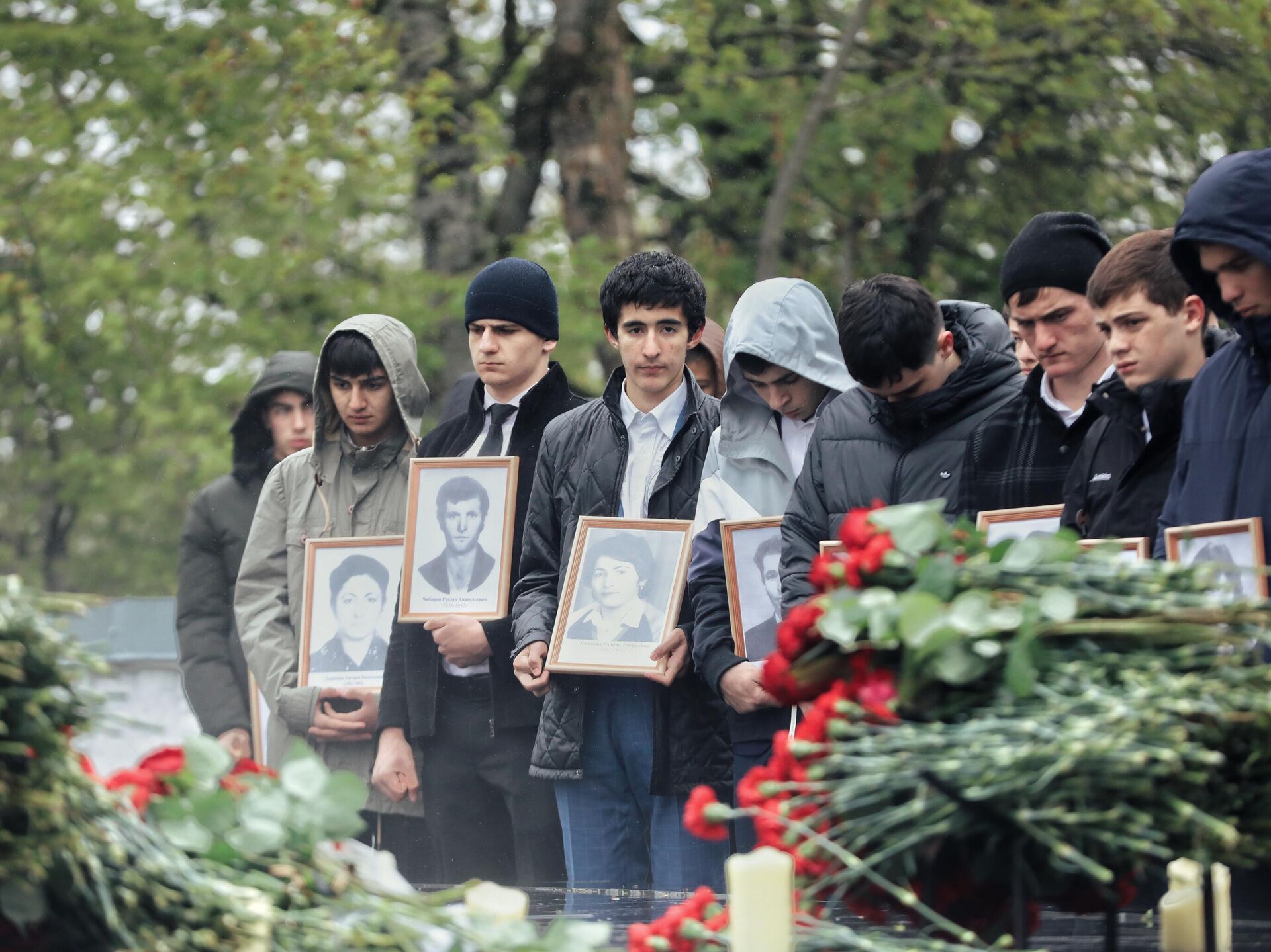 Мигранты празднуют в день траура. 1992 Год Зарская трагедия Южной Осетии.