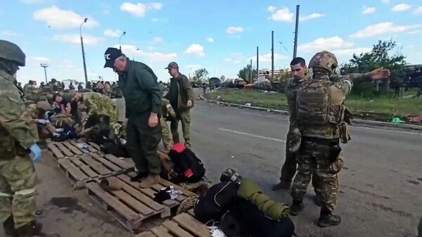 Первые кадры выхода последних украинских боевиков с Азовстали. - Sputnik Южная Осетия