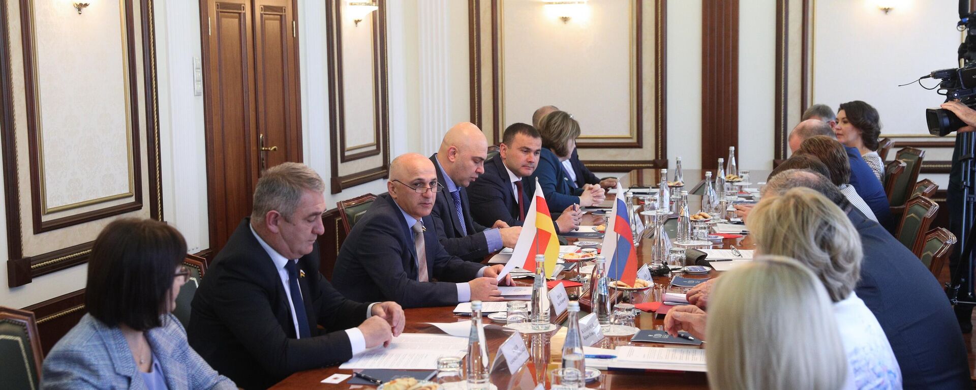 Заседание Комиссии по сотрудничеству Совета Федерации и Парламента Республики Южная Осетия - Sputnik Южная Осетия, 1920, 24.05.2022